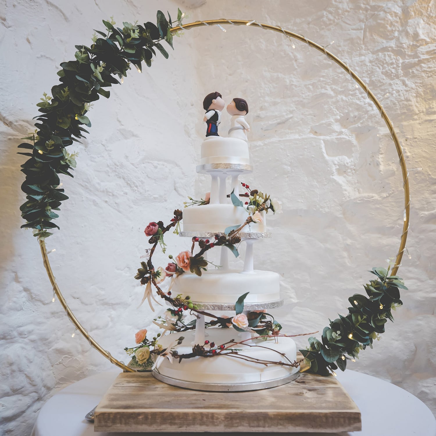 wedding cake in hoop