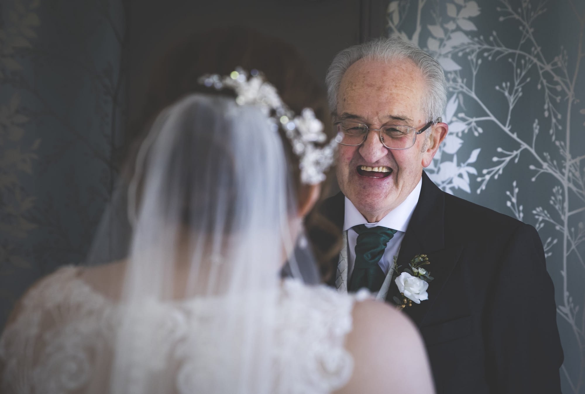 Dad seeing bride for first time